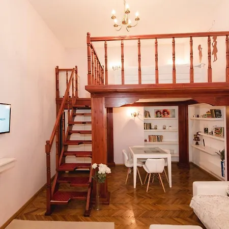 Studio Rhea - Old Town Брашов