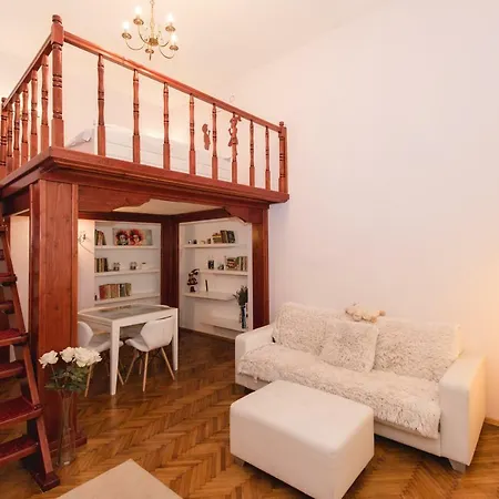 Studio Rhea - Old Town Апартаменти Брашов